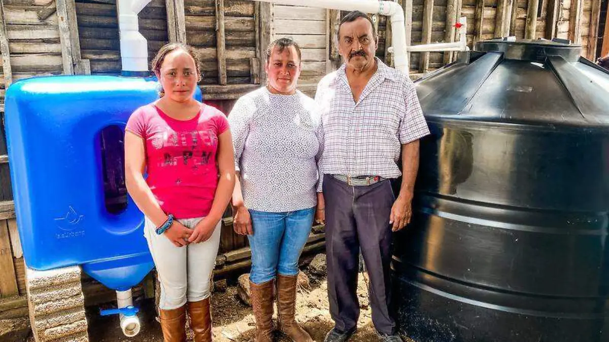 Agua y luz, gobierno 1